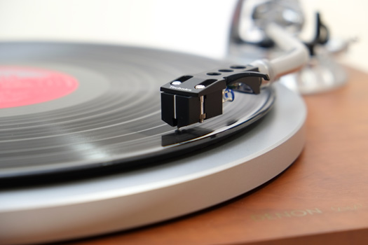 レコードプレーヤーのターンテーブル