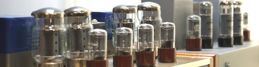 管球アンプが並んだ写真